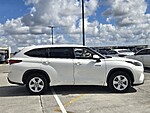 Used 2021 TOYOTA HIGHLANDER HYBRID LE in DAVIE, FLORIDA (Photo 3)