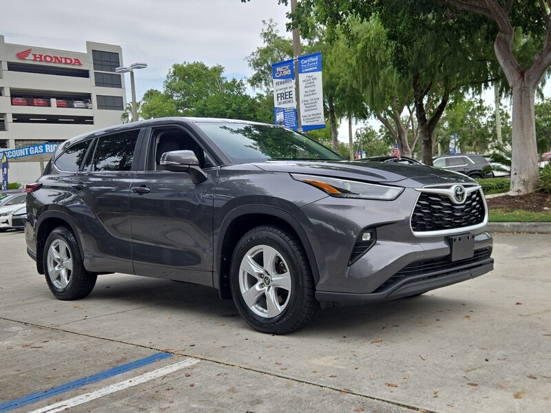 Used 2024 TOYOTA HIGHLANDER LE in DAVIE, FLORIDA