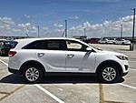 Used 2017 KIA SORENTO LX in DAVIE, FLORIDA (Photo 3)