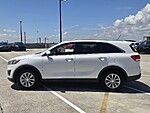 Used 2017 KIA SORENTO LX in DAVIE, FLORIDA (Photo 5)