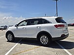 Used 2017 KIA SORENTO LX in DAVIE, FLORIDA (Photo 7)