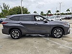 Used 2021 TOYOTA HIGHLANDER XLE FWD in DAVIE, FLORIDA (Photo 3)