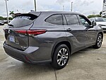 Used 2021 TOYOTA HIGHLANDER XLE FWD in DAVIE, FLORIDA (Photo 6)
