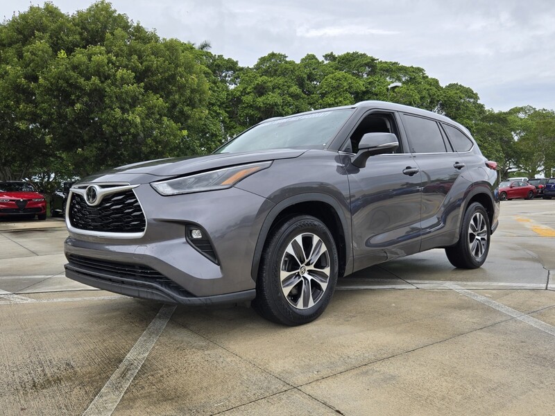 Used 2021 TOYOTA HIGHLANDER XLE FWD in DAVIE, FLORIDA
