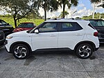 Used 2024 HYUNDAI VENUE SEL IVT in DAVIE, FLORIDA (Photo 5)