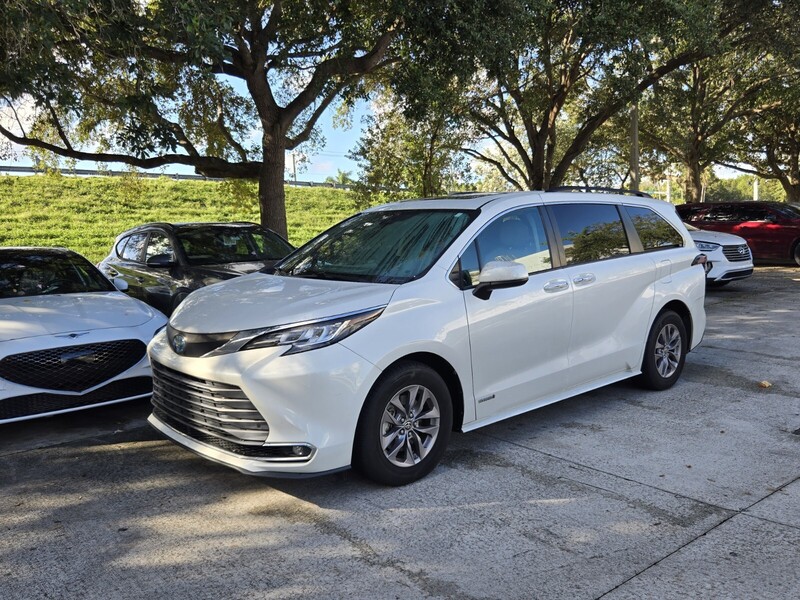 Used 2021 TOYOTA SIENNA XLE FWD 8-PASSENGER in DAVIE, FLORIDA