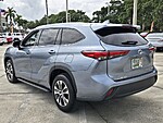 Used 2022 TOYOTA HIGHLANDER XLE FWD in DAVIE, FLORIDA (Photo 4)