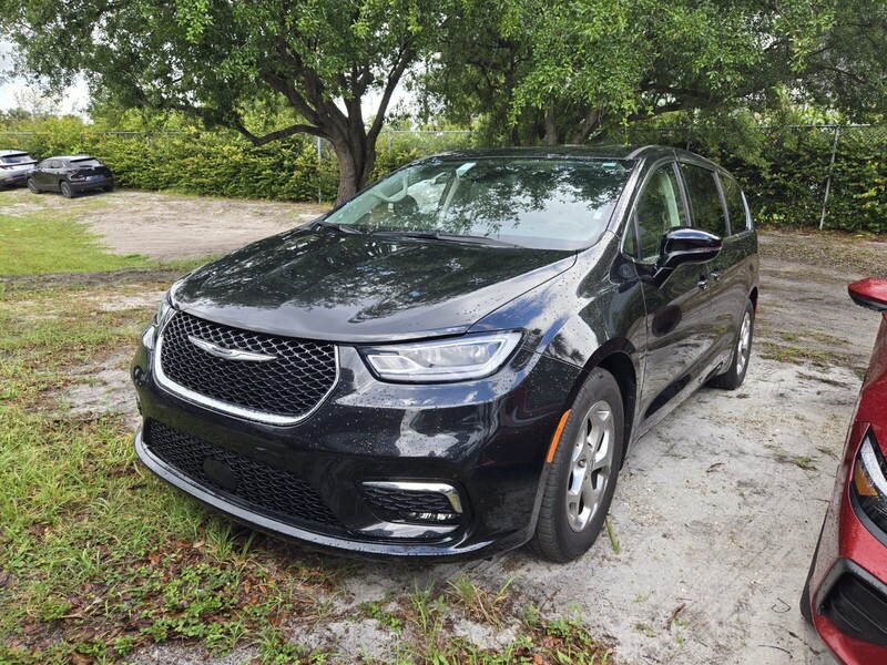 Used 2024 CHRYSLER PACIFICA LIMITED in PLANTATION, FLORIDA