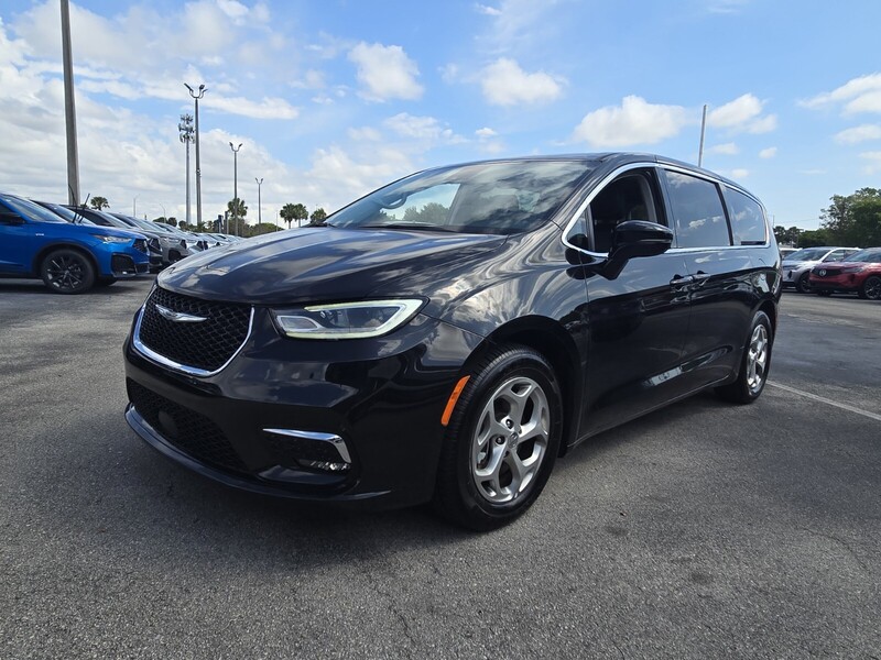 Used 2024 CHRYSLER PACIFICA LIMITED in PLANTATION, FLORIDA