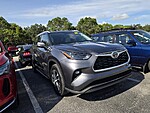 Used 2025 TOYOTA HIGHLANDER XLE in PLANTATION, FLORIDA (Photo 4)