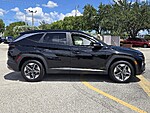 Used 2025 HYUNDAI TUCSON SEL CONVENIENCE in PLANTATION, FLORIDA (Photo 4)