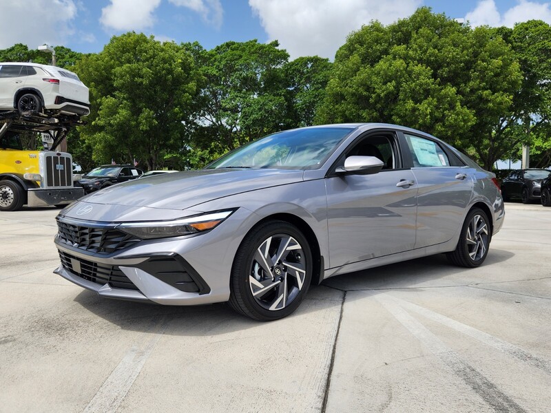 New 2025 HYUNDAI ELANTRA LIMITED IVT in DAVIE, FLORIDA
