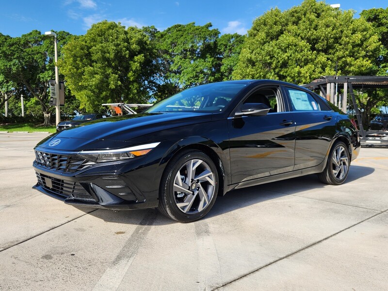 New 2025 HYUNDAI ELANTRA LIMITED IVT in DAVIE, FLORIDA
