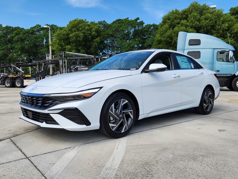 New 2025 HYUNDAI ELANTRA LIMITED IVT in DAVIE, FLORIDA