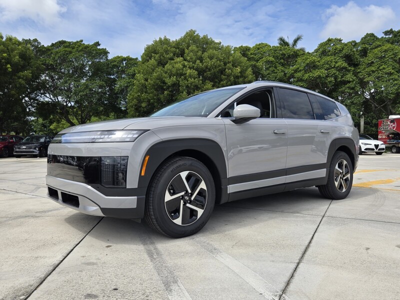 New 2026 HYUNDAI IONIQ 9 SE AWD in DAVIE, FLORIDA