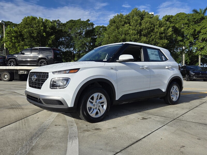 New 2025 HYUNDAI VENUE SE IVT in DAVIE, FLORIDA