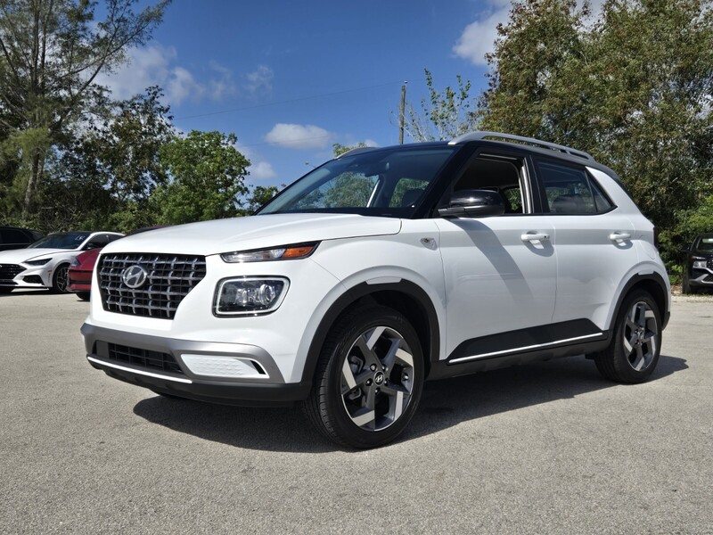 New 2025 HYUNDAI VENUE LIMITED IVT in DAVIE, FLORIDA