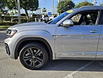 Used 2022 Volkswagen Atlas Cross Sport 3.6L V6 SEL R-LINE in FT. PIERCE, FLORIDA (Photo 10)