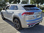 Used 2022 Volkswagen Atlas Cross Sport 3.6L V6 SEL R-LINE in FT. PIERCE, FLORIDA (Photo 7)