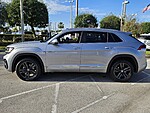 Used 2022 Volkswagen Atlas Cross Sport 3.6L V6 SEL R-LINE in FT. PIERCE, FLORIDA (Photo 9)