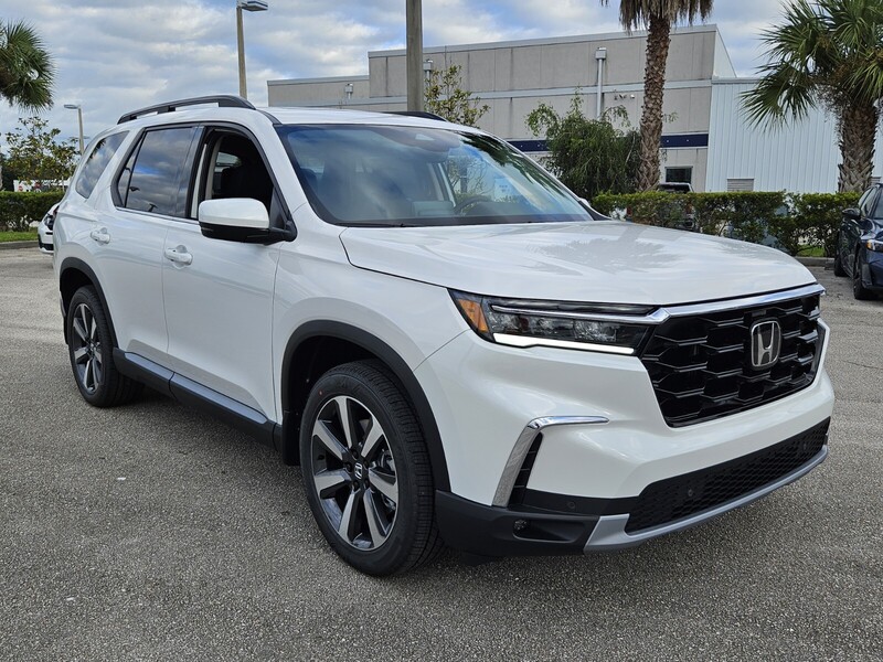 New 2025 Honda Pilot TOURING in FT. PIERCE, FLORIDA