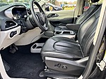 Used 2023 CHRYSLER PACIFICA TOURING L in JACKSONVILLE, FLORIDA (Photo 11)