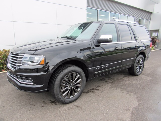 New 2017 Lincoln Navigator, $69775