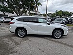 Used 2023 TOYOTA HIGHLANDER HYBRID LIMITED AWD in LAKE PARK, FLORIDA (Photo 8)