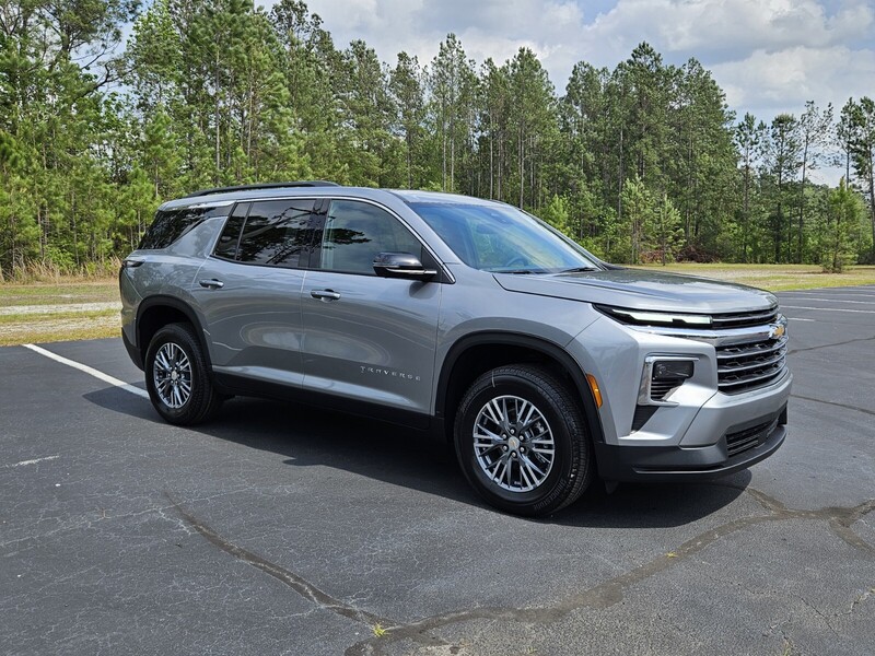 New 2025 CHEVROLET TRAVERSE FWD LT in HINESVILLE, GEORGIA