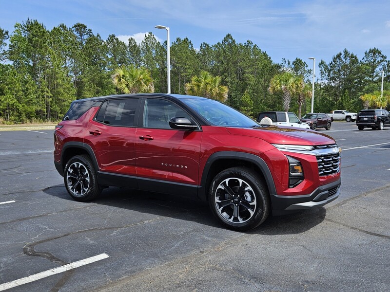 New 2025 CHEVROLET EQUINOX FWD LT in HINESVILLE, GEORGIA