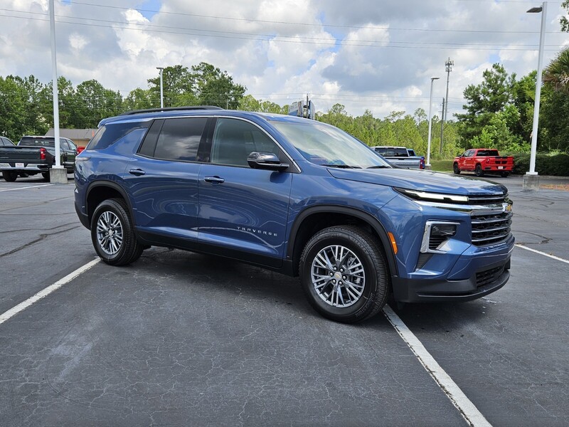 New 2025 CHEVROLET TRAVERSE FWD LT in HINESVILLE, GEORGIA
