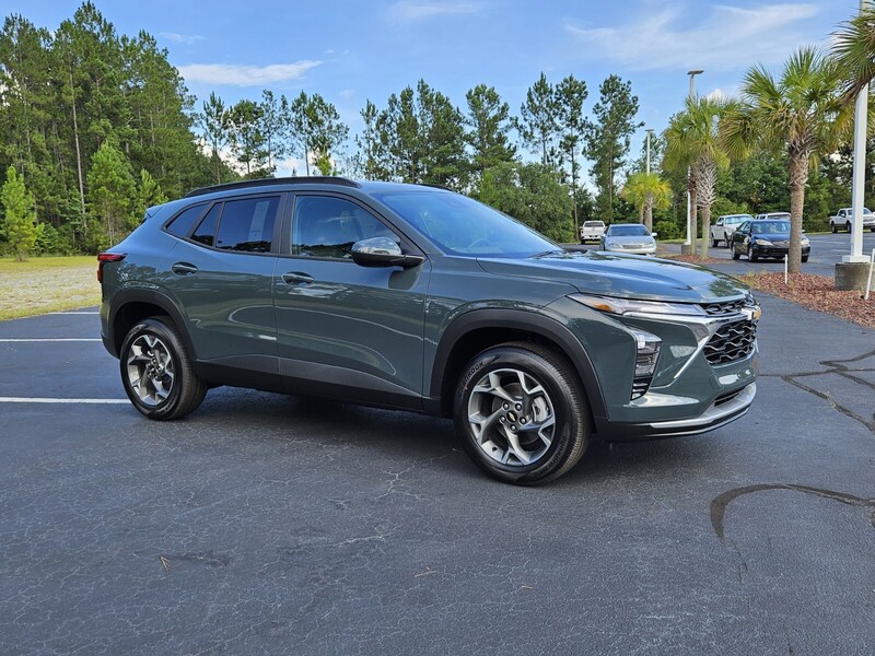 New 2025 CHEVROLET TRAX LT in HINESVILLE, GEORGIA