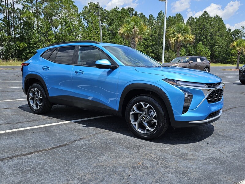 New 2025 CHEVROLET TRAX LT in HINESVILLE, GEORGIA
