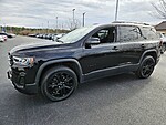 Used 2023 GMC ACADIA FWD 4DR SLE in LUMBERTON, NORTH CAROLINA (Photo 3)
