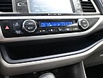 Used 2018 TOYOTA HIGHLANDER XLE in GREENVILLE, SOUTH CAROLINA (Photo 13)