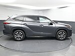 Used 2022 TOYOTA HIGHLANDER XLE in GREENVILLE, SOUTH CAROLINA (Photo 8)