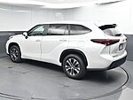 Used 2024 TOYOTA HIGHLANDER LE in GREENVILLE, SOUTH CAROLINA (Photo 5)