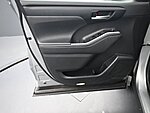 Used 2024 TOYOTA HIGHLANDER LE in GREENVILLE, SOUTH CAROLINA (Photo 15)