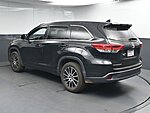 Used 2018 TOYOTA HIGHLANDER SE in GREENVILLE, SOUTH CAROLINA (Photo 5)